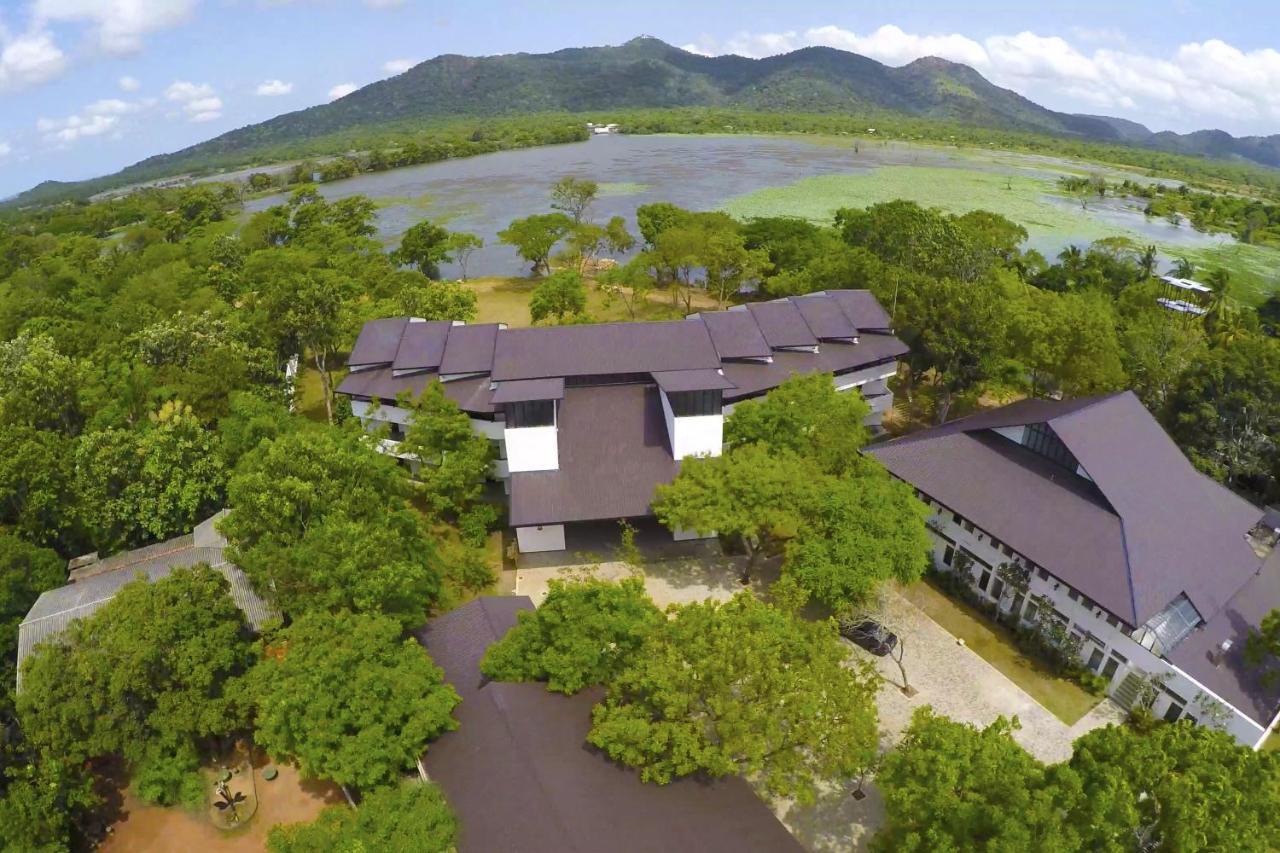 Grand Tamarind Lake Kataragama Ngoại thất bức ảnh
