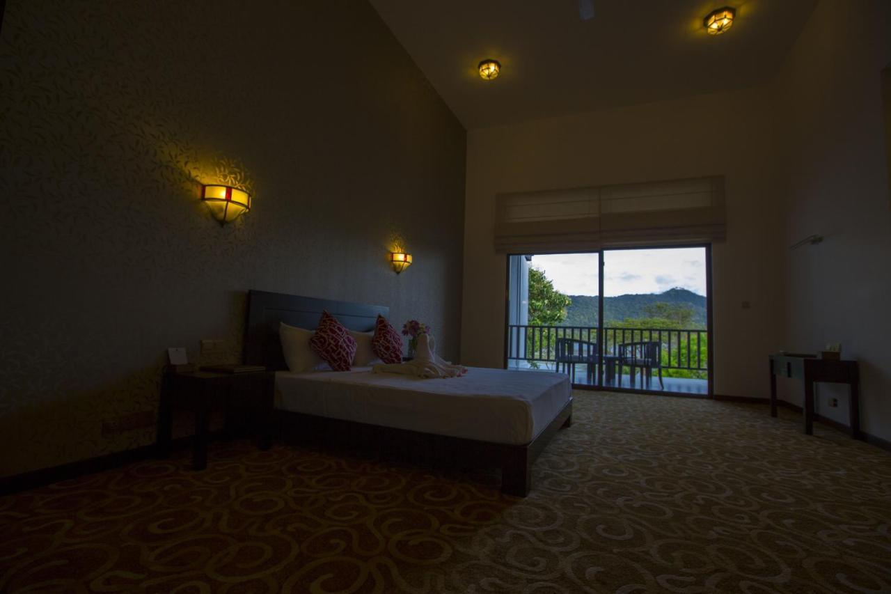 Grand Tamarind Lake Kataragama Phòng bức ảnh