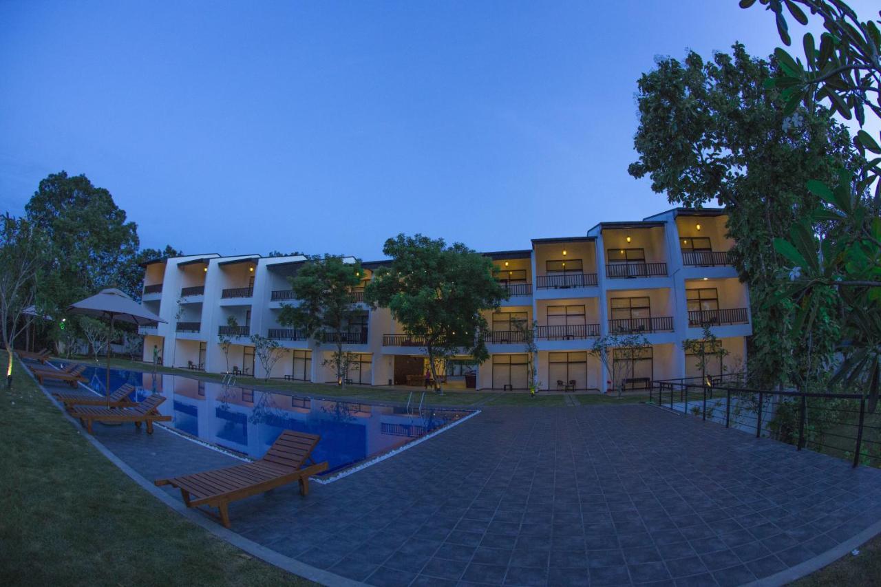 Grand Tamarind Lake Kataragama Ngoại thất bức ảnh