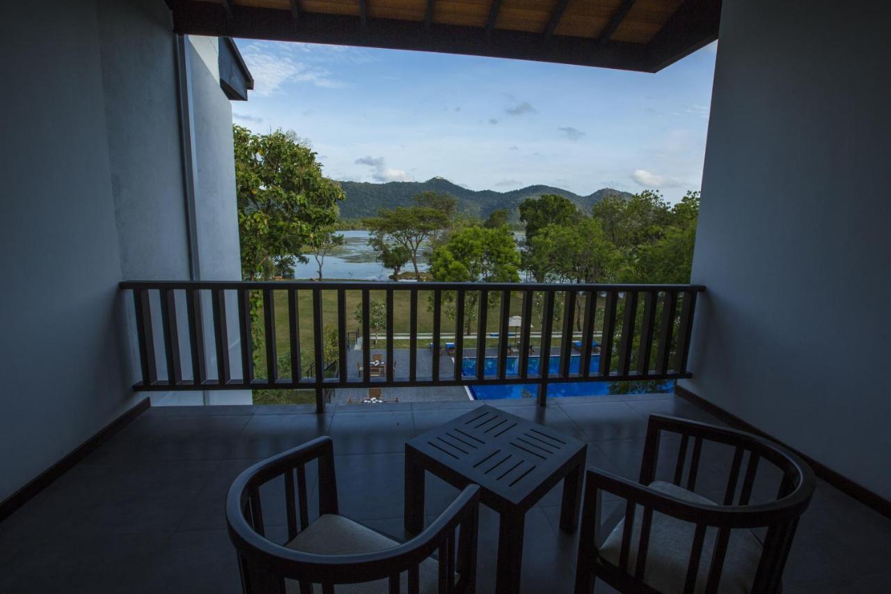Grand Tamarind Lake Kataragama Phòng bức ảnh
