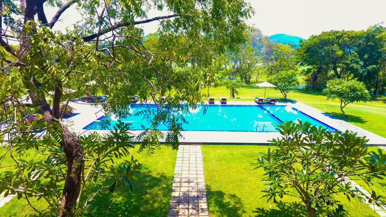 Grand Tamarind Lake Kataragama Ngoại thất bức ảnh