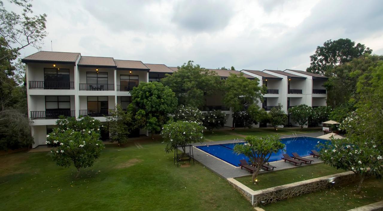 Grand Tamarind Lake Kataragama Ngoại thất bức ảnh