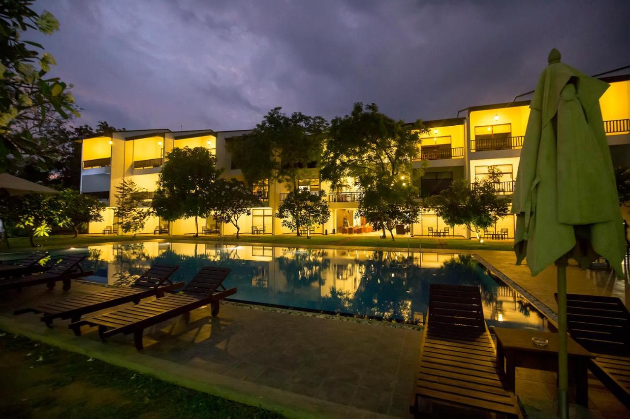 Grand Tamarind Lake Kataragama Ngoại thất bức ảnh