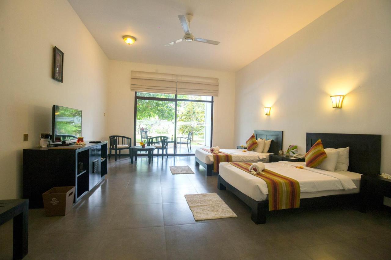 Grand Tamarind Lake Kataragama Ngoại thất bức ảnh