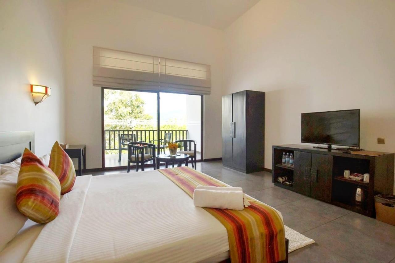 Grand Tamarind Lake Kataragama Ngoại thất bức ảnh