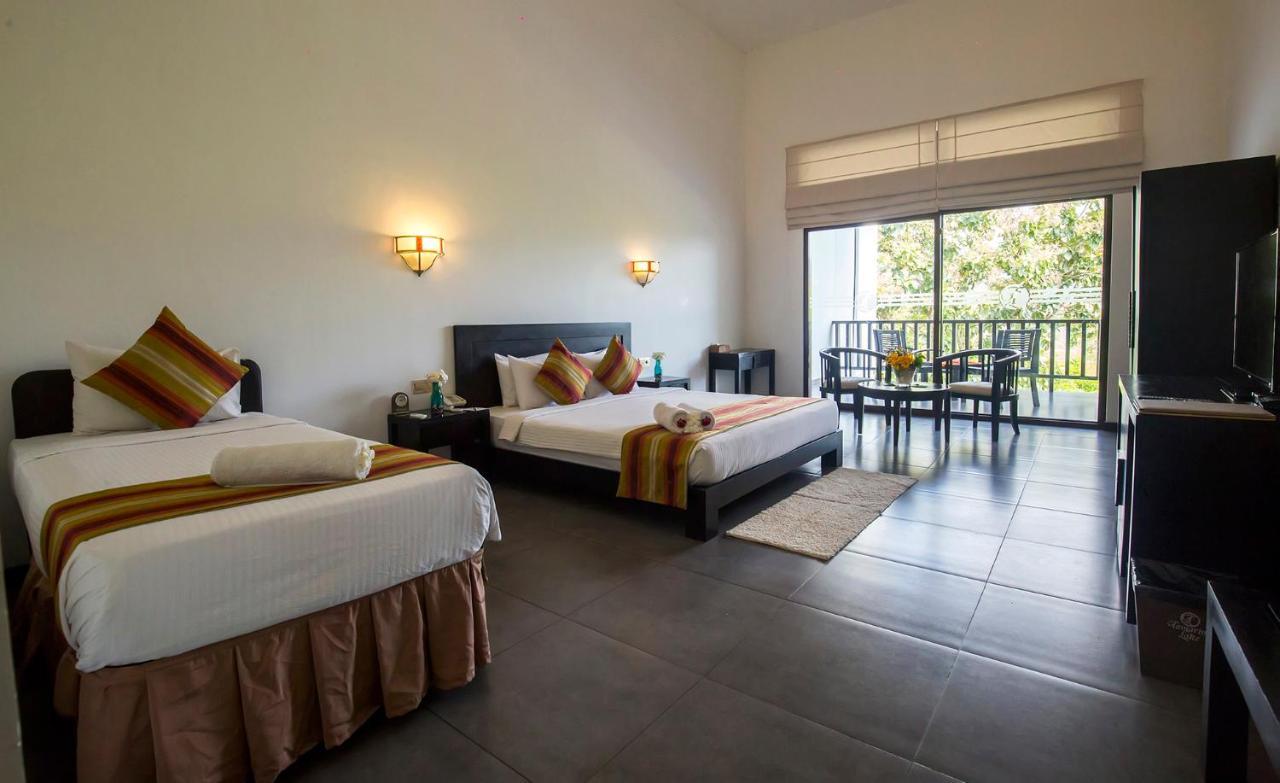 Grand Tamarind Lake Kataragama Ngoại thất bức ảnh