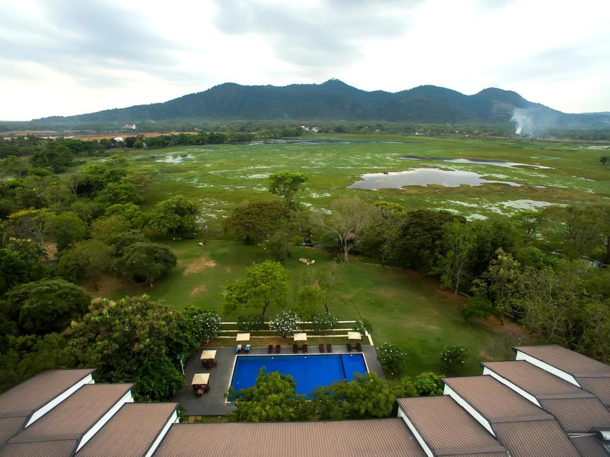 Grand Tamarind Lake Kataragama Ngoại thất bức ảnh
