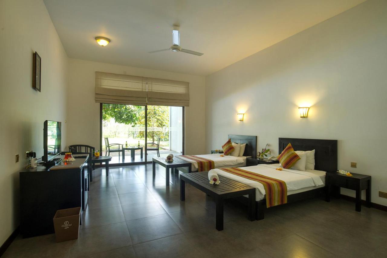 Grand Tamarind Lake Kataragama Ngoại thất bức ảnh