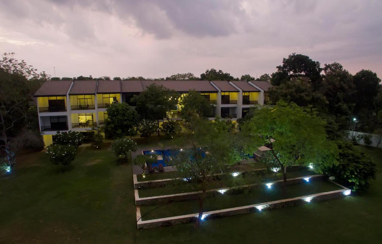 Grand Tamarind Lake Kataragama Ngoại thất bức ảnh