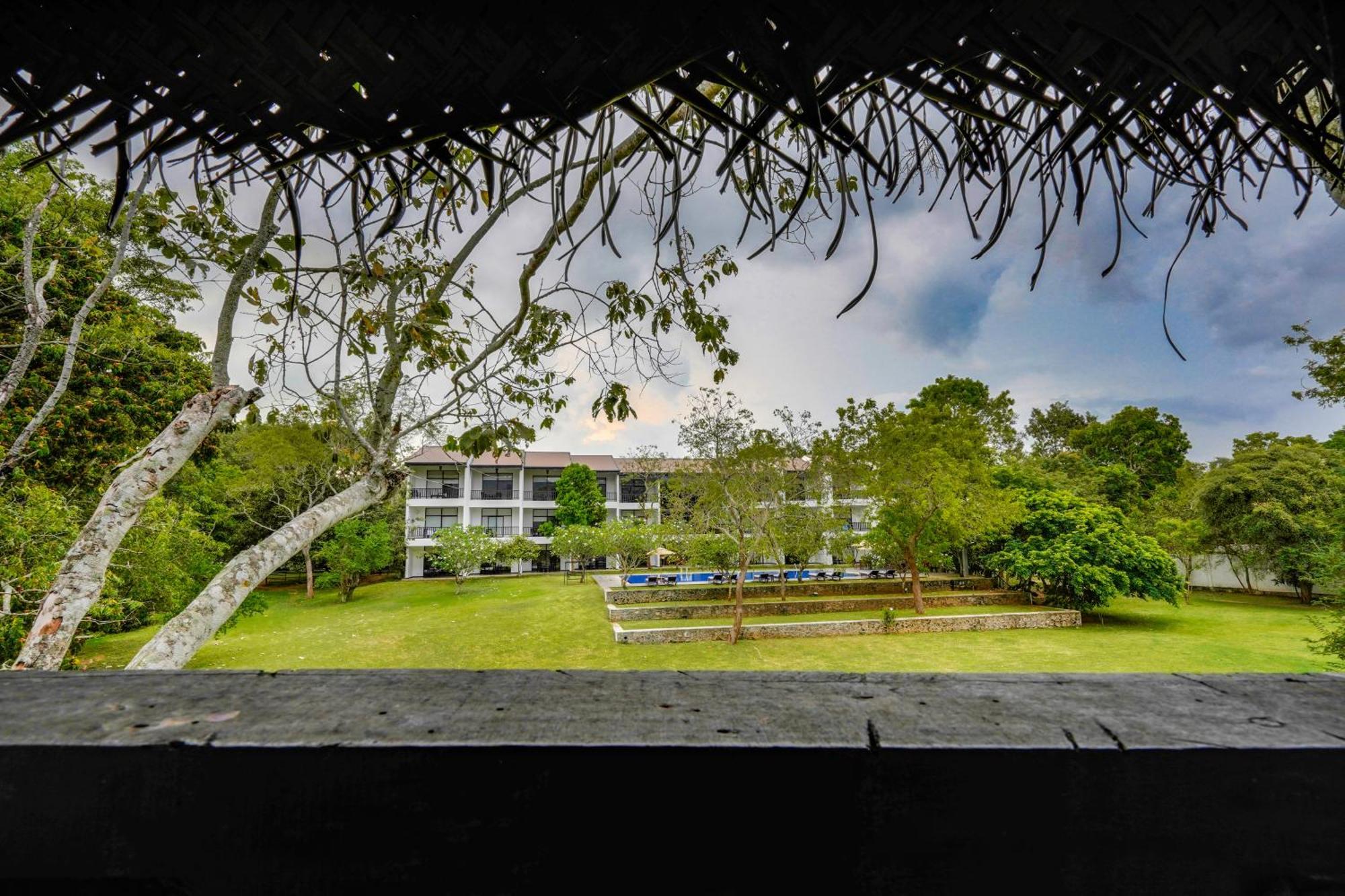 Grand Tamarind Lake Kataragama Ngoại thất bức ảnh